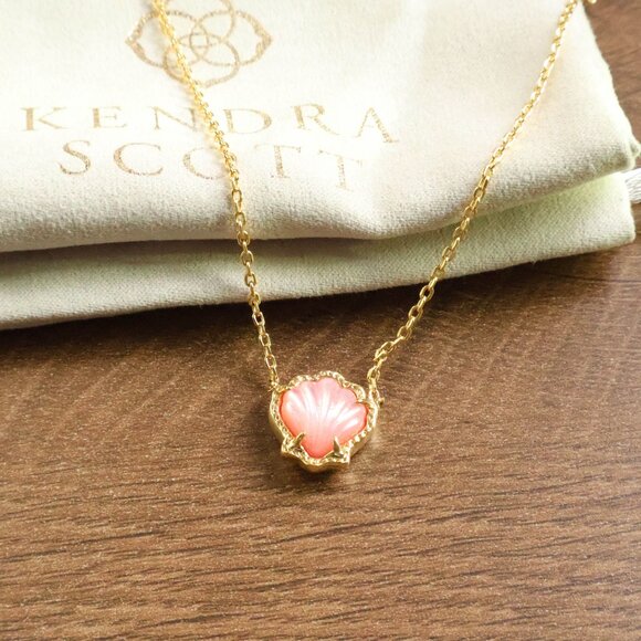 New Kendra Scott Brynne Blush Ivory Mother-of-Pearl Gold Shell Necklace - Picture 2 of 2